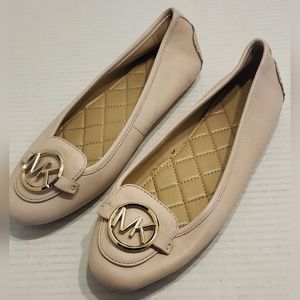 Michael Kors‎ Lillie Moccasin Flats, Size 7M Pink Cream, Gold Charm Slip On